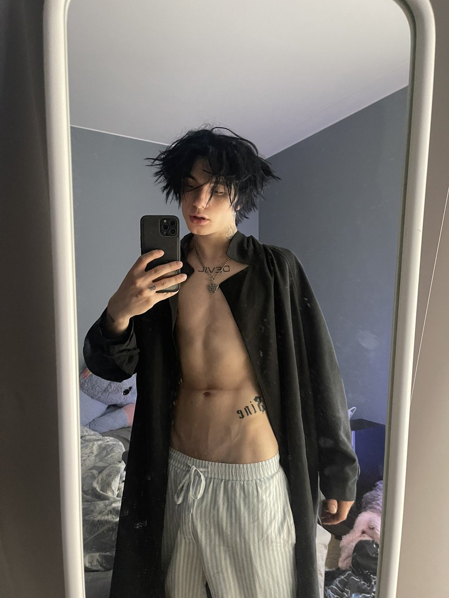 ohprinxesky's tweet photo. What would you say if you saw me in public like this?🧛🏻 https://t.co/y9EwLL5sus