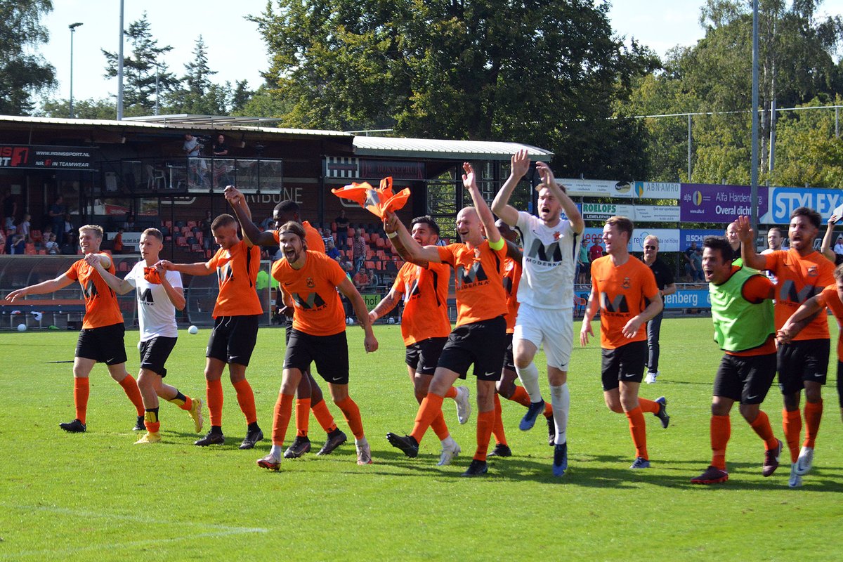 Quick Boys kwam er tegen HHC niet aan te pas. De Hardenbergers speelden een van hun beste wedstrijden van de afgelopen seizoenen. Eindstand 4-0. Het vierde doelpunt betekende de 100e goal van spits Rob van der Leij.
#hhcqui

vechtdalhardenberg.nl/flitsend-voetb…