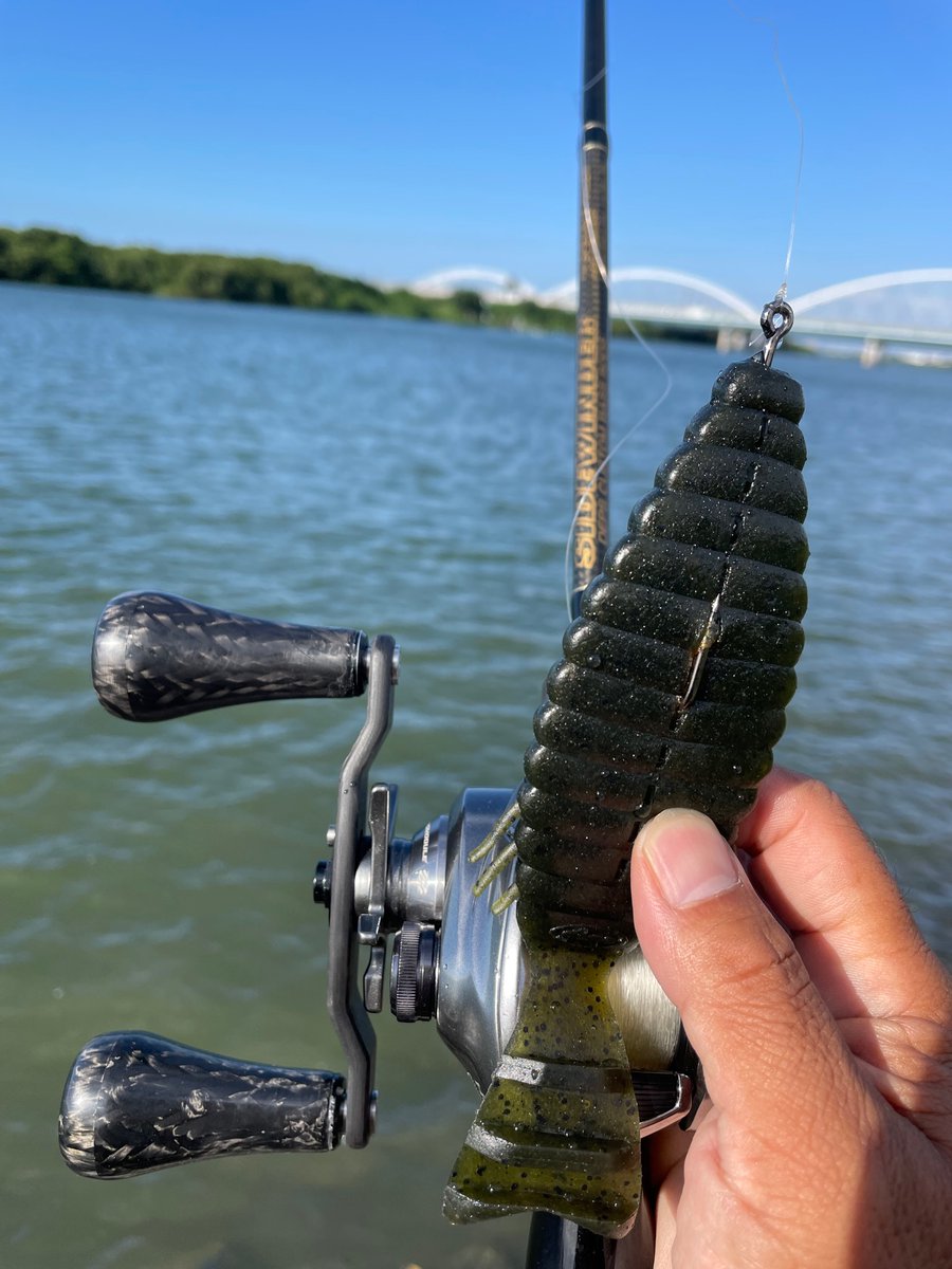 DepsOsaka's tweet photo. ブルフラット5.8…まだ釣った事ない。頑張ります。因みにロッドはSIDEWINDER SPECKLE RACER GP この竿は本当に優秀です🥷　#deps #バスフィッシング https://t.co/RYXSXP4Ip5