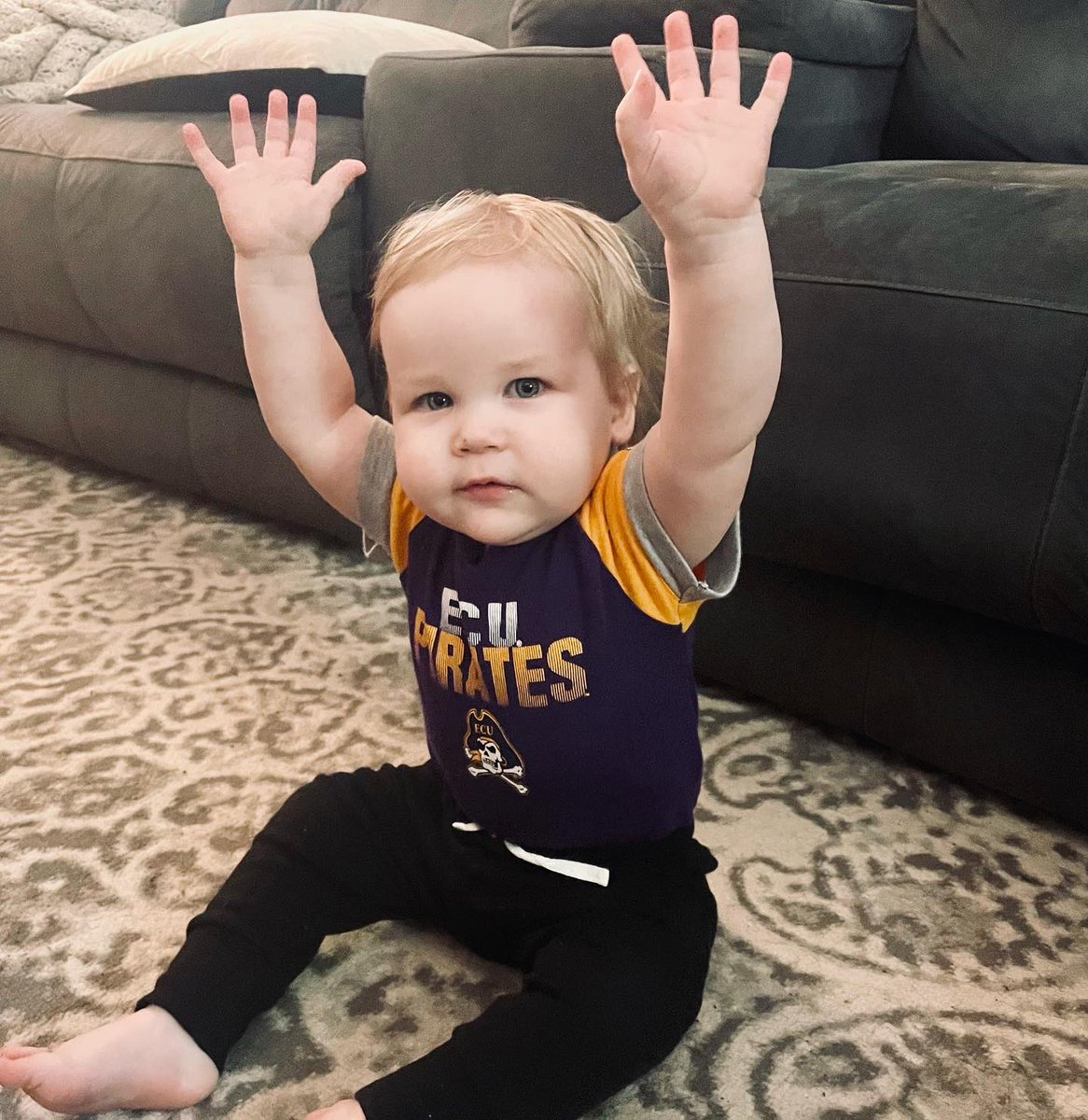 LifeAsKatie_'s tweet photo. First touchdown ➡️ Missed field goal with less than 10 seconds left @barstoolecu https://t.co/1qskPlkRIM