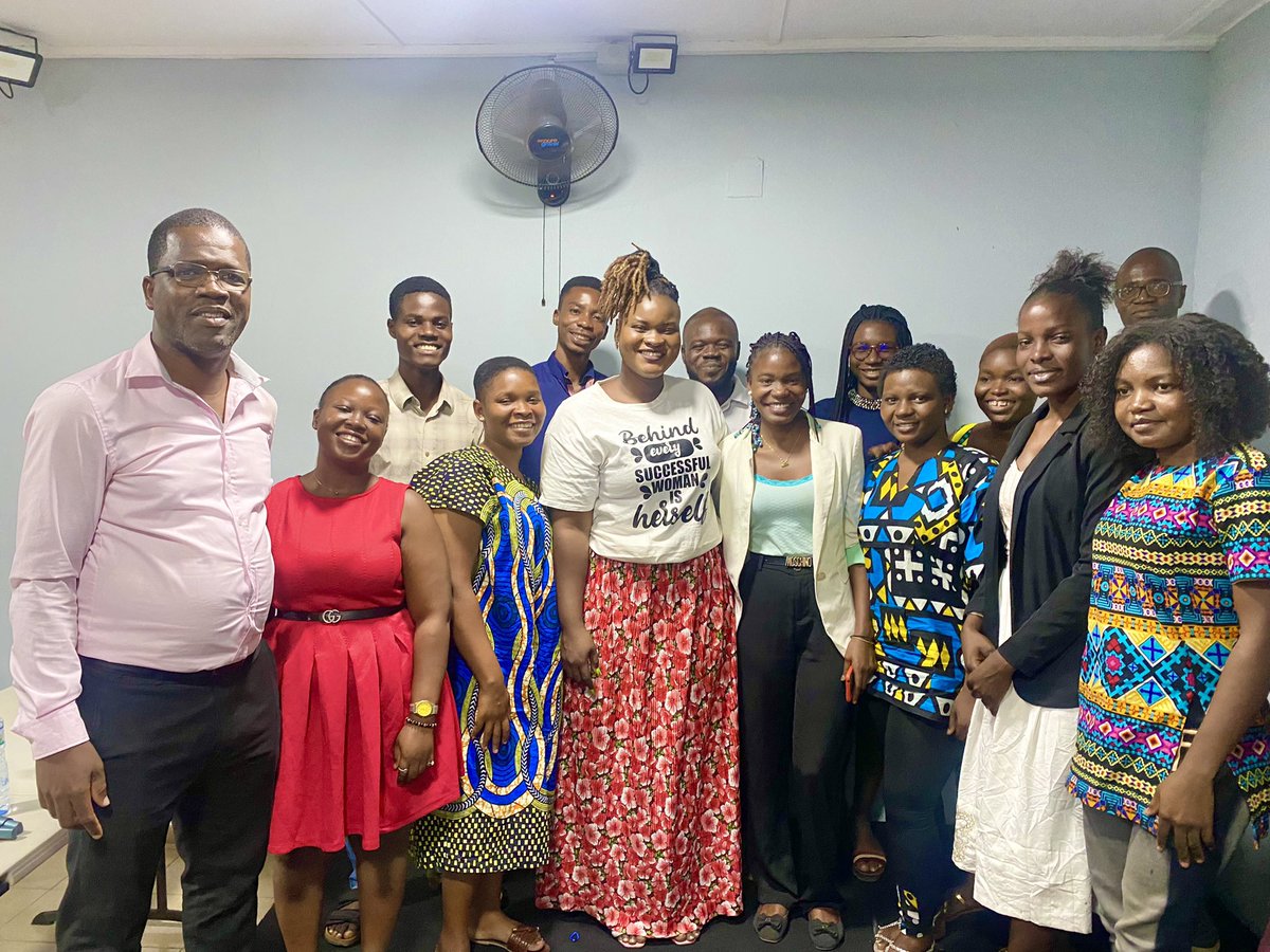 EApampa's tweet photo. #lesasdelacommunication édition 1 , ils étaient 17 jeunes à nous faire confiance !
Félicitations à toutes et tous ! Félicitations EA Dreams et Kode barre.
Il faut apprendre à investir dans sa passion.
#septembre2022 #ea #impactmediawoman #fondationea #EAIyawo #journalisme https://t.co/4LKl46JKEo