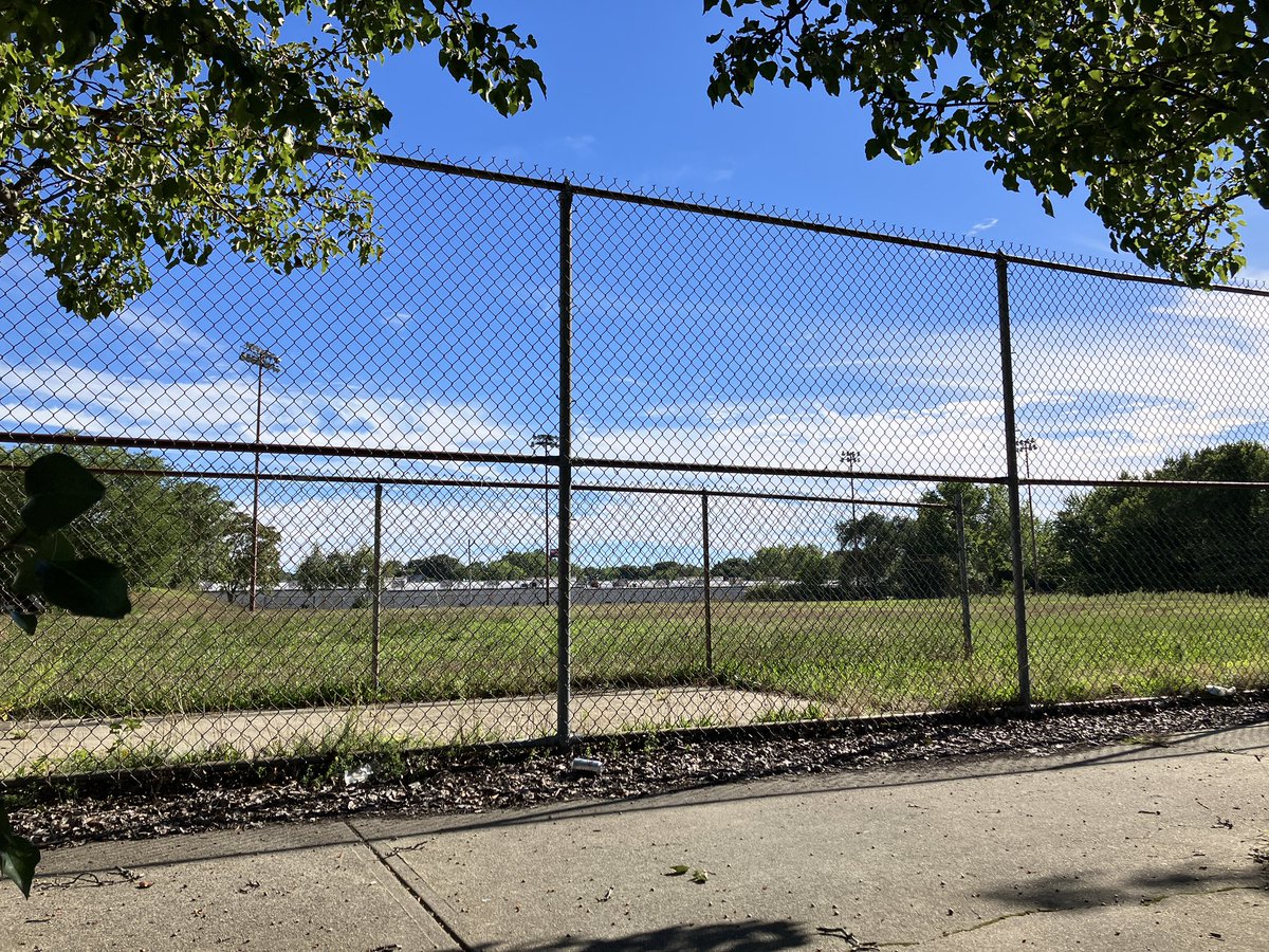 _KennyUong_'s tweet photo. Currently here at a rally to save Morley Field in Pawtucket, organized by @JenStewartRI! The only large green space in Pawtucket’s Woodlawn neighborhood, it’s in danger of being paved over into a parking lot. 🌳 https://t.co/fztxsPCVVB