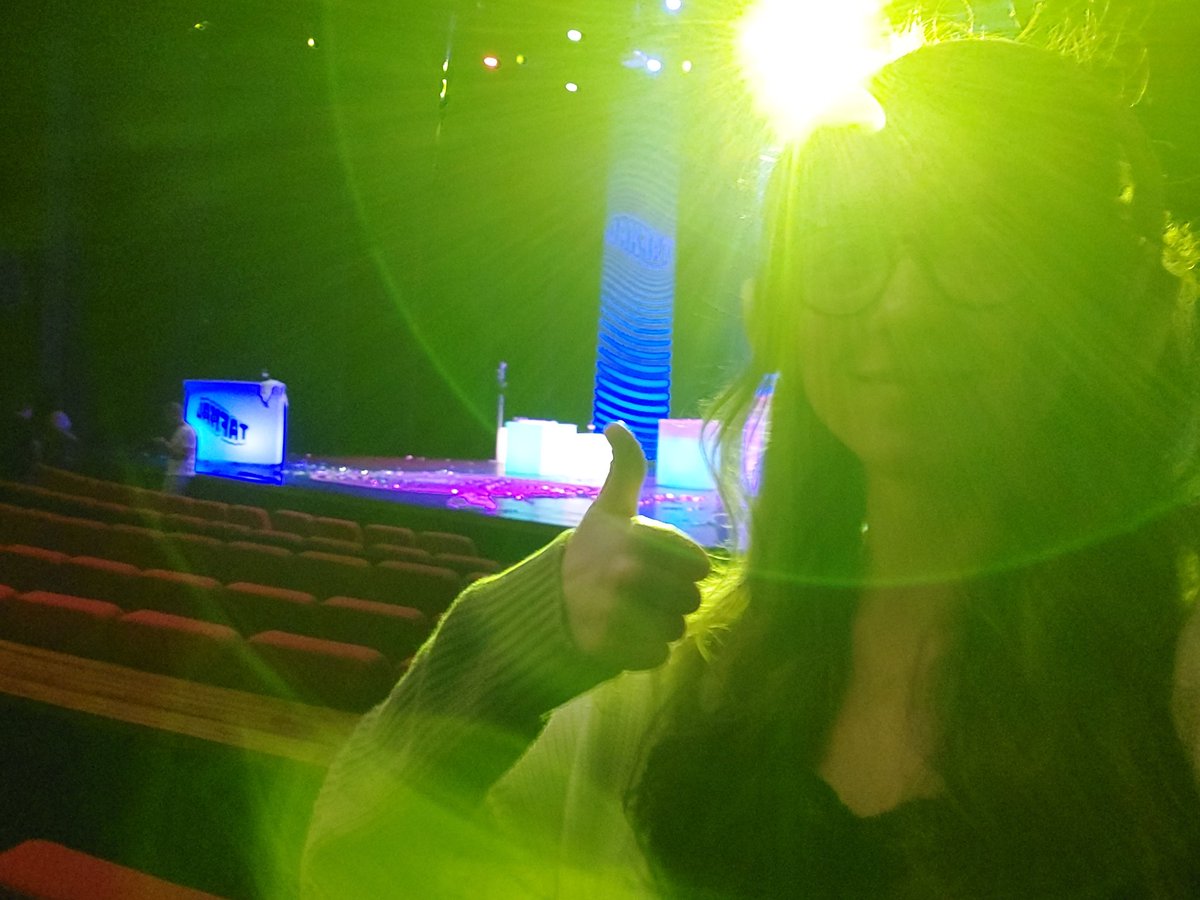 M'n helden van TAFKAL weer eens na jaaaaaren gezien vanavond! Heb mij rot gelachen😂 Was super leuk!🙌🏻 En hebben natuurlijk gezongen voor de jarige <a href="/eenjurk/">J. van Koningsbrugge ⚓️</a> 🥳

Al zit ik hier nog wel met een vraag en ik moet het weten... <a href="/rubenvdmeer/">Ruben van der Meer</a> WAT STOND ER OP JE SHIRT!!? Zat te ver weg😂