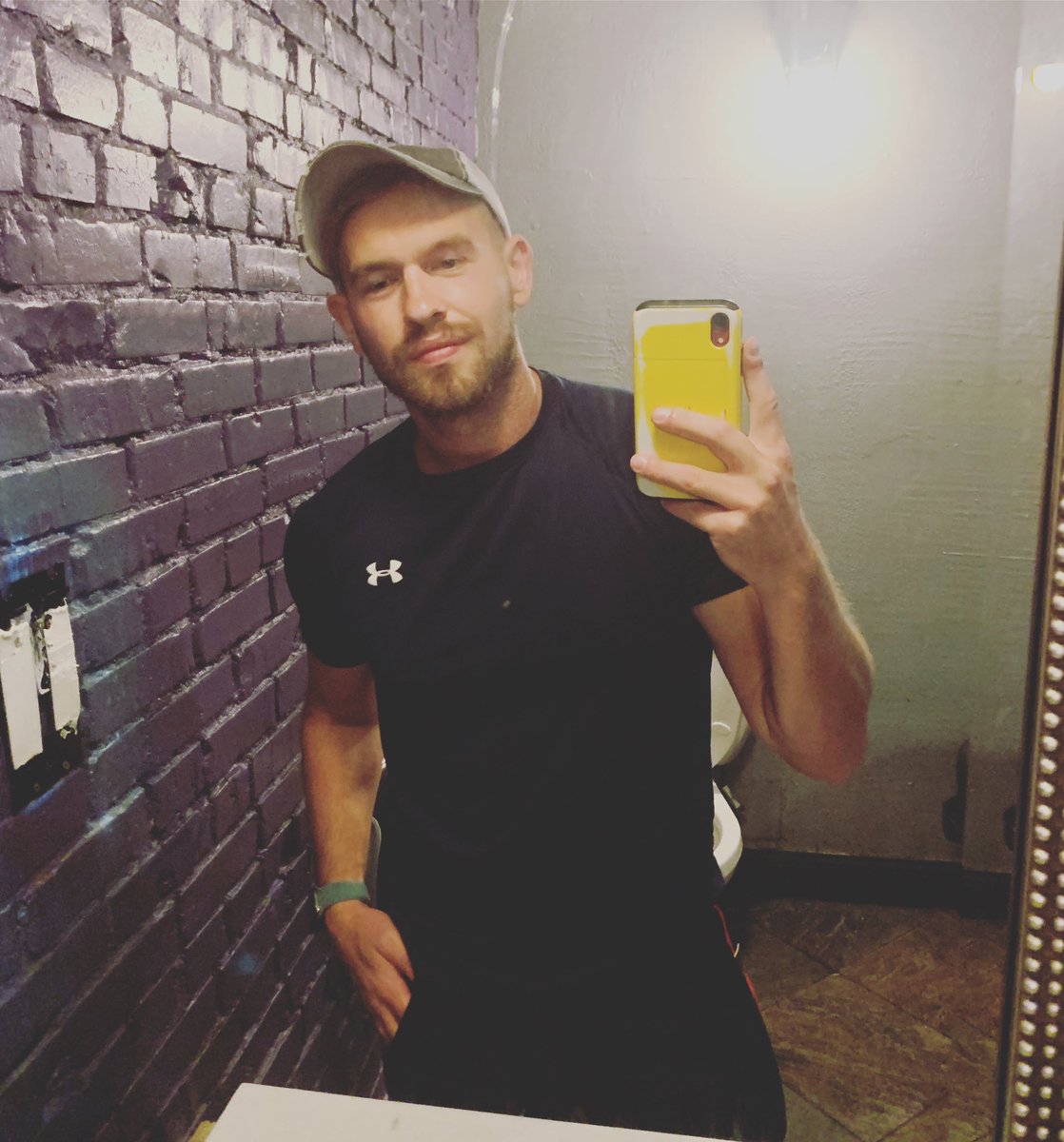 bjangles001's tweet photo. Can’t be a vacation without a bathroom selfie. #gay #gayhairy #powerbottom https://t.co/jEbuvEXAea