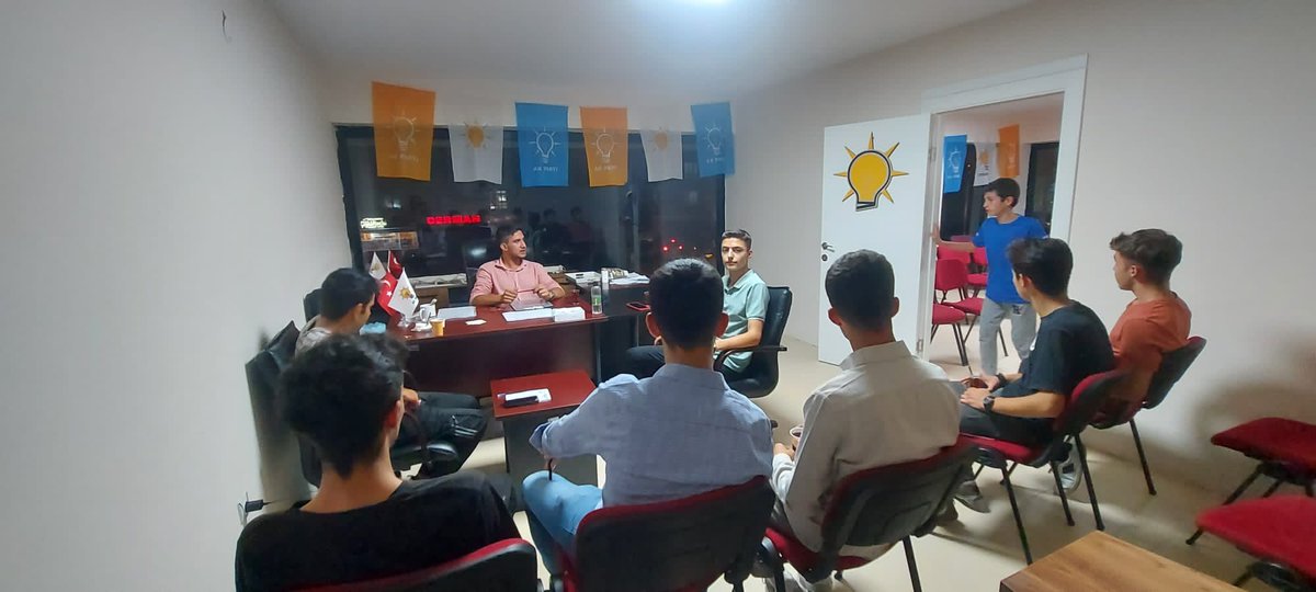 altindagakgnc's tweet photo. Karapürçek mahallemizde sorumlu yönetim kurulu üyelerimiz ve mahalle teşkilatımız ile toplantımızı gerçekleştirdik. 

Mahallelerimizde güçlü bir gençlik için var gücümüzle çalışmaya devam edeceğiz.

@efedemirhann
@Fatih__Bildik
@asimbalci
@hasanakyoll06
@yusufteceren06 https://t.co/gMRt3O59lm