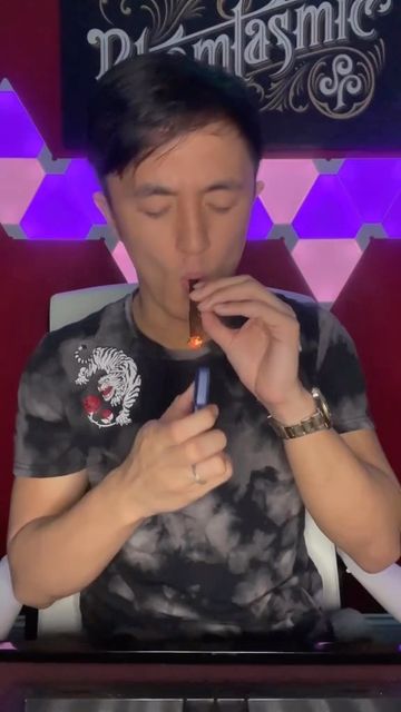 Review of Honey Bourboun (PLAIN) by <a href="/s/">『S』</a>.phamtasmic of <a href="/stogie/">Stogie</a>.squad apart of his gas station cigar review series. It woul... dlvr.it/SXkNDr