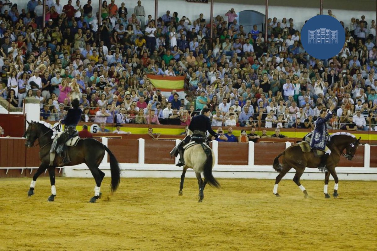 merida_toros's tweet photo. 📸 OREJA para Diego Ventura en el 4️⃣ de la noche #Merida22
📆 3 de septiembre 🐂 Ángel Sánchez #ElToreoEterno
@InfoDVentura
@firma_arjona https://t.co/jC0V0KzcAR