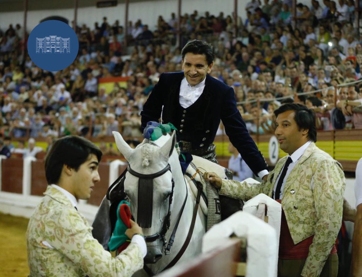 merida_toros's tweet photo. 📸 OREJA para Diego Ventura en el 4️⃣ de la noche #Merida22
📆 3 de septiembre 🐂 Ángel Sánchez #ElToreoEterno
@InfoDVentura
@firma_arjona https://t.co/jC0V0KzcAR
