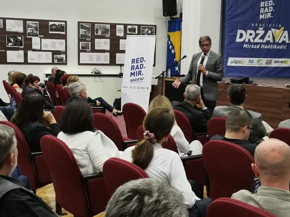 PlatformaBiH's tweet photo. Na tribini u Bihaću ispred Platforme za progres, prisutnima su se obratili prof.dr. Mirsad Hadžikadić, kandidat za člana Predsjedništva BiH, Jusuf Arifagić kandidat za predsjednika RS-a i Denis Smajić kandidat za Skupštinu Unsko-sanskog kantona.
#RedRadMir #izbori2022 https://t.co/DGKAsYX5uz