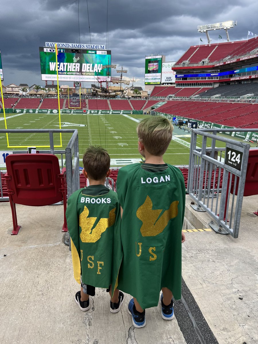 EMellnick's tweet photo. @USFFootball We are ready!! GO BULLS! 🤘🏈 https://t.co/pUXKgzbF5L