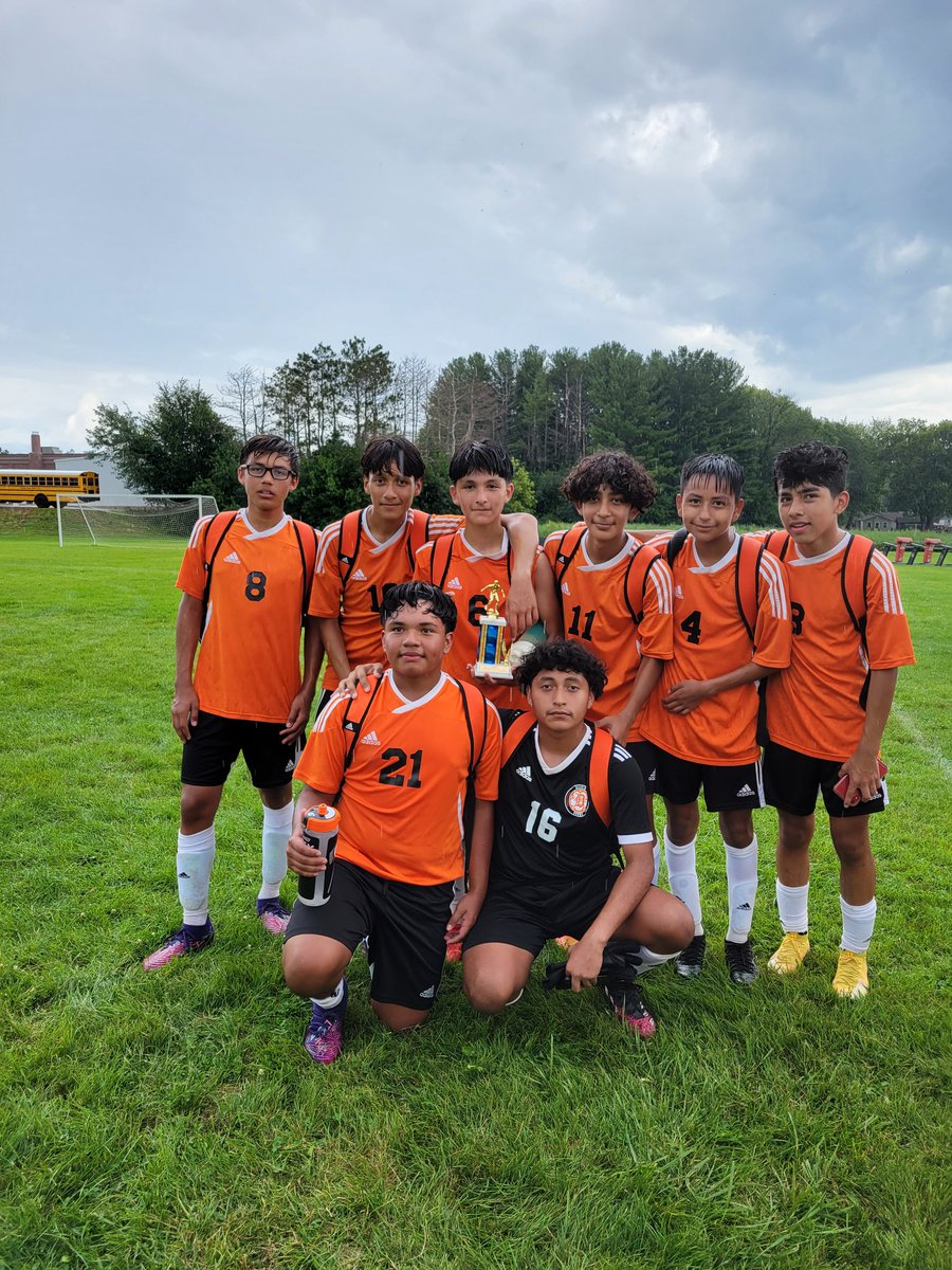 e_huerta13's tweet photo. DeKalb Barbs take 1st place! 
Congrats boys!!!
@FrSoBarbSoccer
@BarbSoccer  @1BarbAthletics @DeKalb428DHS https://t.co/qsQ4s4005n