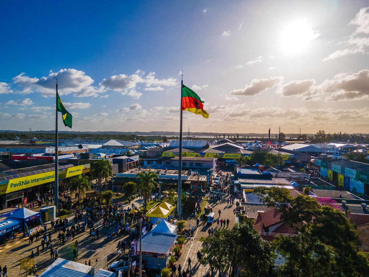 leo_pascoal's tweet image. Que baita dia! Já ultrapassamos a expectativa de 600 mil pessoas e ainda temos todo o domingo pela frente. #Expointer2022 #PraFrenteEsteio