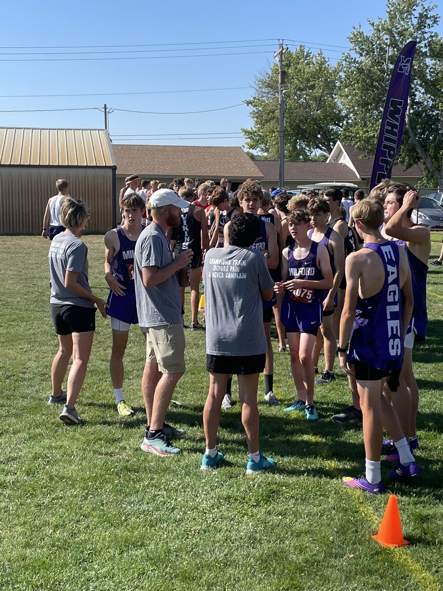 CoffeyGrind's tweet photo. Cheering for the team in purple sporting the big M!
#MilfordSoar 
#TuckerToo
#XC https://t.co/1J0bTIWUK4