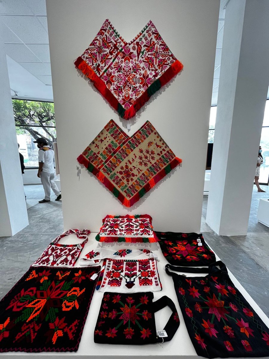 GobiernoMorelos's tweet photo. Se exponen en Morelos las obras textiles más representativas de México 

•Son un total de 427 prendas participantes en el X Concurso Nacional de Textiles y Rebozo 2022
https://t.co/UjCahnhfQx https://t.co/HT38oGBGAY