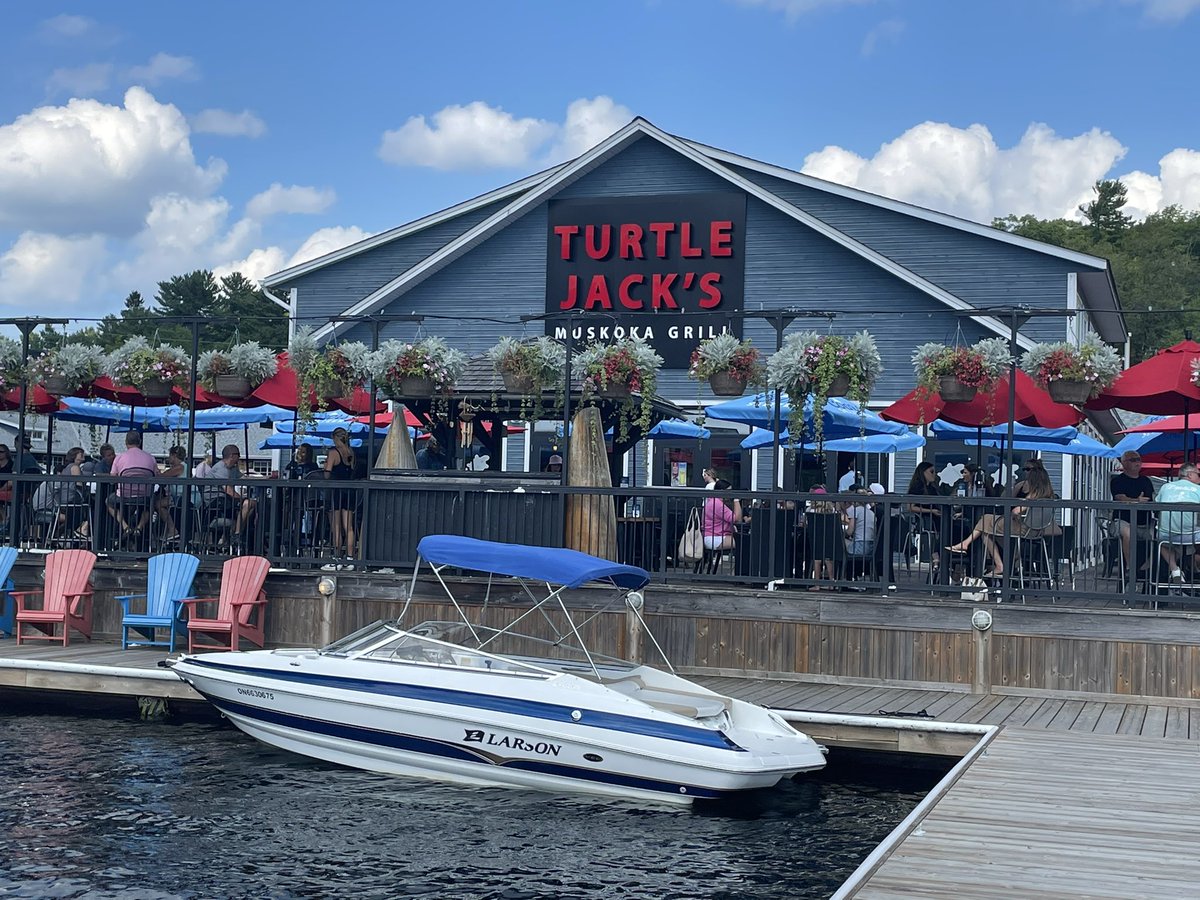 JonLeeOSC's tweet photo. Long weekend fun in Port Carling. #TurtleJacks #Muskoka #PortCarling #Bala #ActonIsland https://t.co/et3rZAVICf
