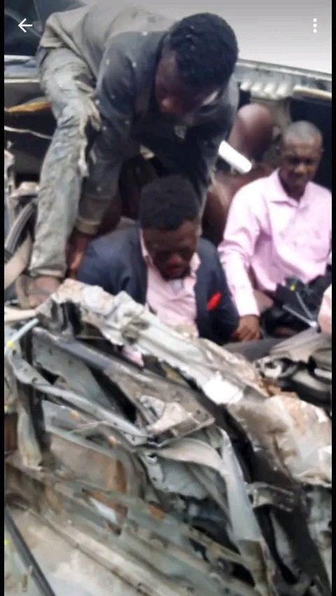 olusegunlaniyan's tweet photo. Lord, thank you for your mercy over Minister Dunsin Oyekan today😭😭😭

Before.                                        After https://t.co/XbxK0YF0AF