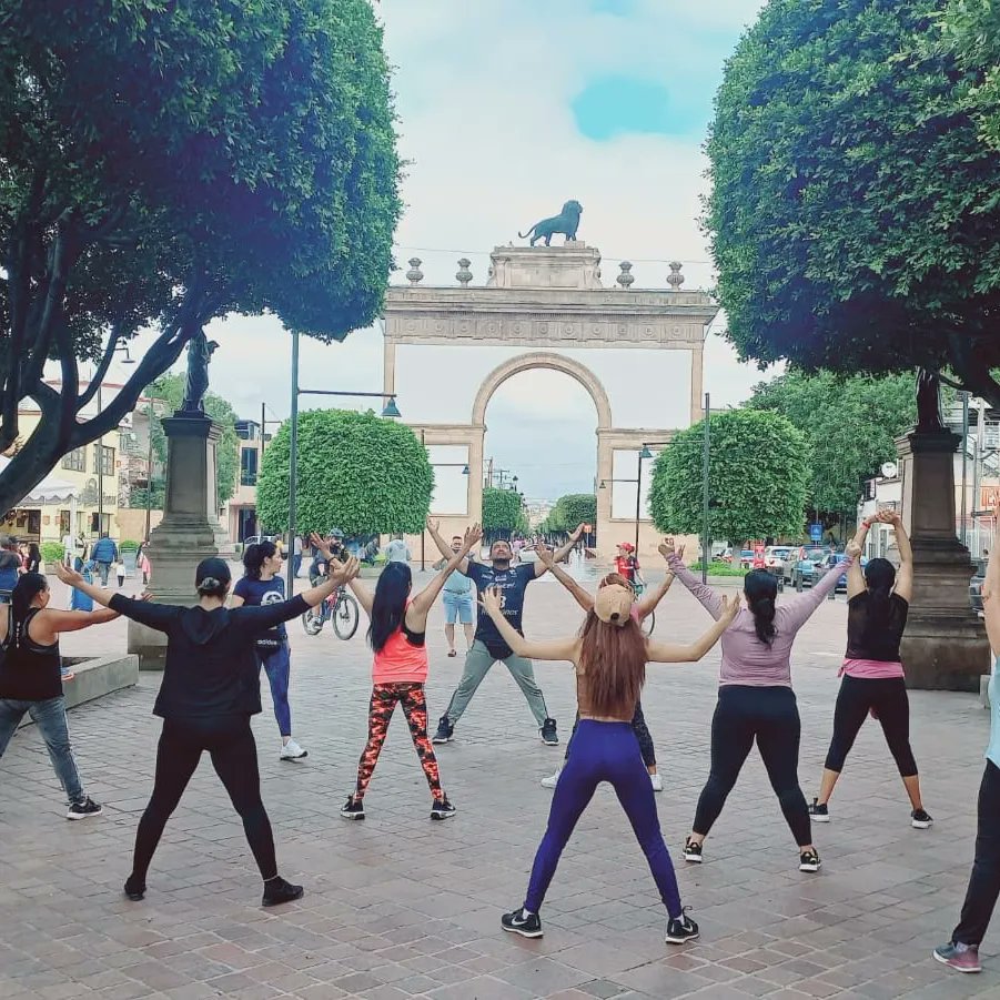 movilidad_leon's tweet photo. 💫¡Actívate con la Ruta León! #Master24fit impartirá clase de zumba a las 9:00 a.m. en el Arco de la Calzada. 🌞🚲🍦
¡Nos activamos en ritmos latinos!
#ViveTuCiudad🦁
#SomosGrandes #SomosFuertes #SomosLeón https://t.co/1NOXnKqLxq