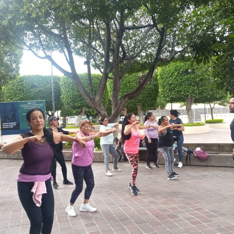movilidad_leon's tweet photo. 💫¡Actívate con la Ruta León! #Master24fit impartirá clase de zumba a las 9:00 a.m. en el Arco de la Calzada. 🌞🚲🍦
¡Nos activamos en ritmos latinos!
#ViveTuCiudad🦁
#SomosGrandes #SomosFuertes #SomosLeón https://t.co/1NOXnKqLxq