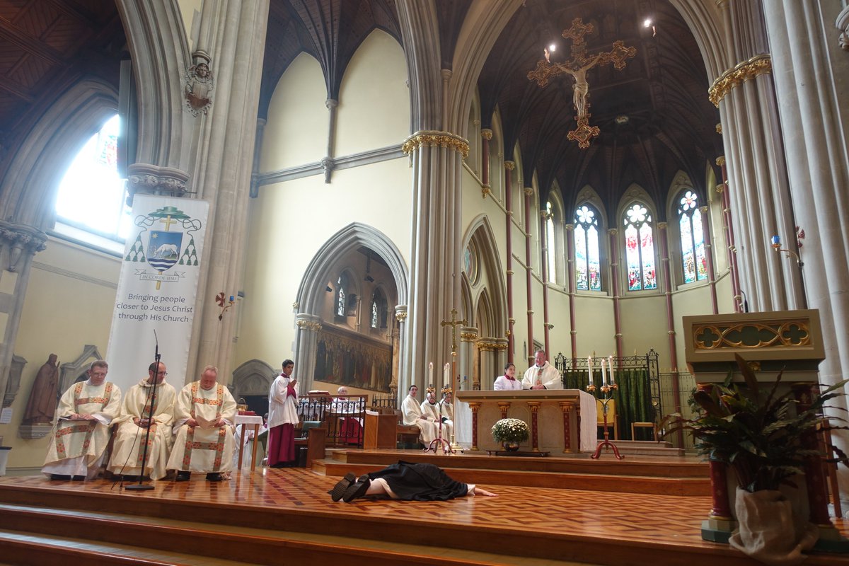 DomSrStJoseph's tweet photo. "What do you seek?"
"God's mercy and yours."
❤️🔥
More photos to come, but for now we praise God for the perpetual profession of Sr Carino as a Dominican Sister of St Joseph!
#religiouslife #vocation #dominican #dominicansister #profession #vows #finalprofession https://t.co/X02DQ9MoAD