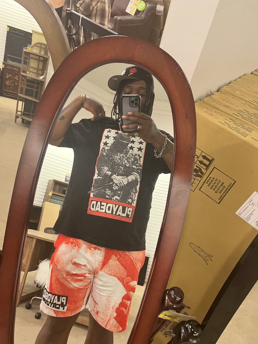 xkolbyxx's tweet photo. IF I FIND A SOLID MIRROR, BEST BELIEVE IMA PULL A SKIT REAL QUICK https://t.co/ZVmIW4rcKQ