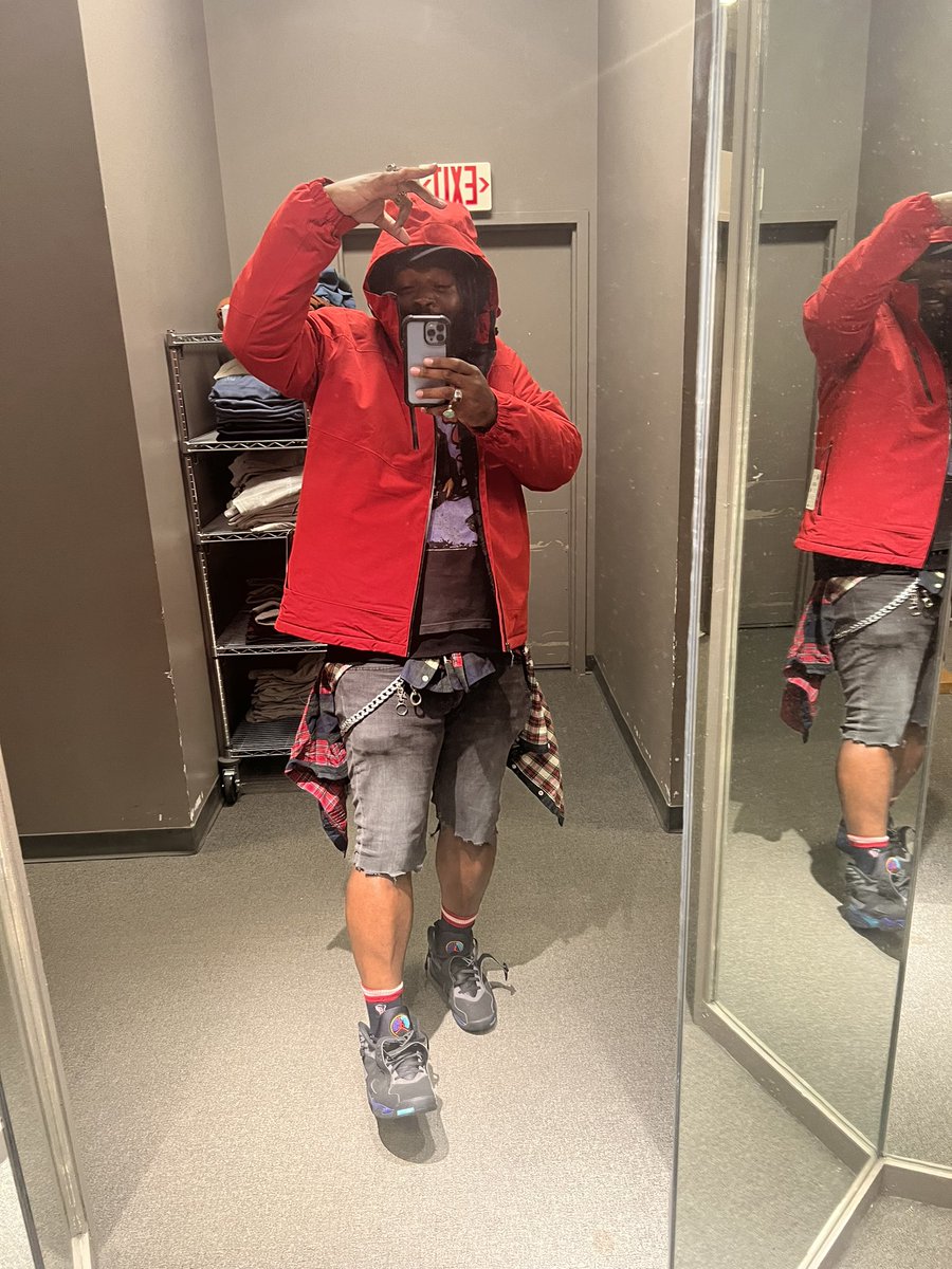 xkolbyxx's tweet photo. IF I FIND A SOLID MIRROR, BEST BELIEVE IMA PULL A SKIT REAL QUICK https://t.co/ZVmIW4rcKQ