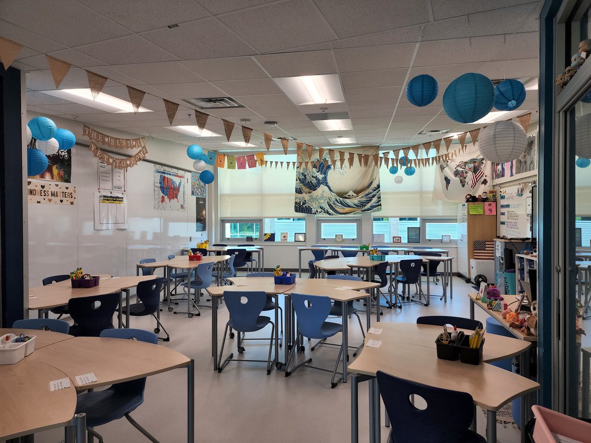 Lindsay Thompson tweet media