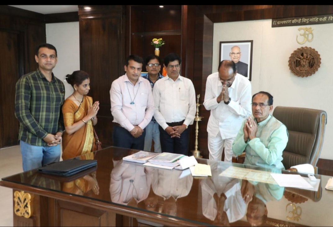 SunilSh07904639's tweet photo. @ewsunionmp @ChouhanShivraj @Indersinghsjp @schooledump @ypssisodiya @OfficeofSSC @vdsharmabjp @BJP4MP @drnarottammisra @bhargav_gopal @JPNadda आदरणीय एवं सम्माननीय मुख्यमंत्री महोदय जी , आदरणीय शिक्षा मंत्री जी एवं वरिष्ठ विधायक यशपाल जी के हम सभी ईडब्ल्यूएस अभ्यार्थी शिक्षक भर्ती 2018 में न्यूनतम अंक आरक्षित वर्ग के समान 75 किए जाने पर सदैव आभारी रहेंगे मान्यवर आप सभी का बहुत-बहुत धन्यवाद एवं आभार 💐💐🙏🙏 https://t.co/SsST2KrOVb