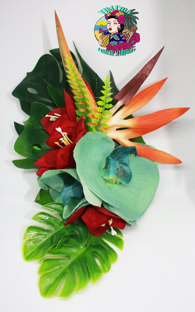 Here are some new items. 
Flowers and Bibi has medium size in raffia. 
Some are in combo with vintage bracelets, but you can buy them alone. tikiemaboutique.ca