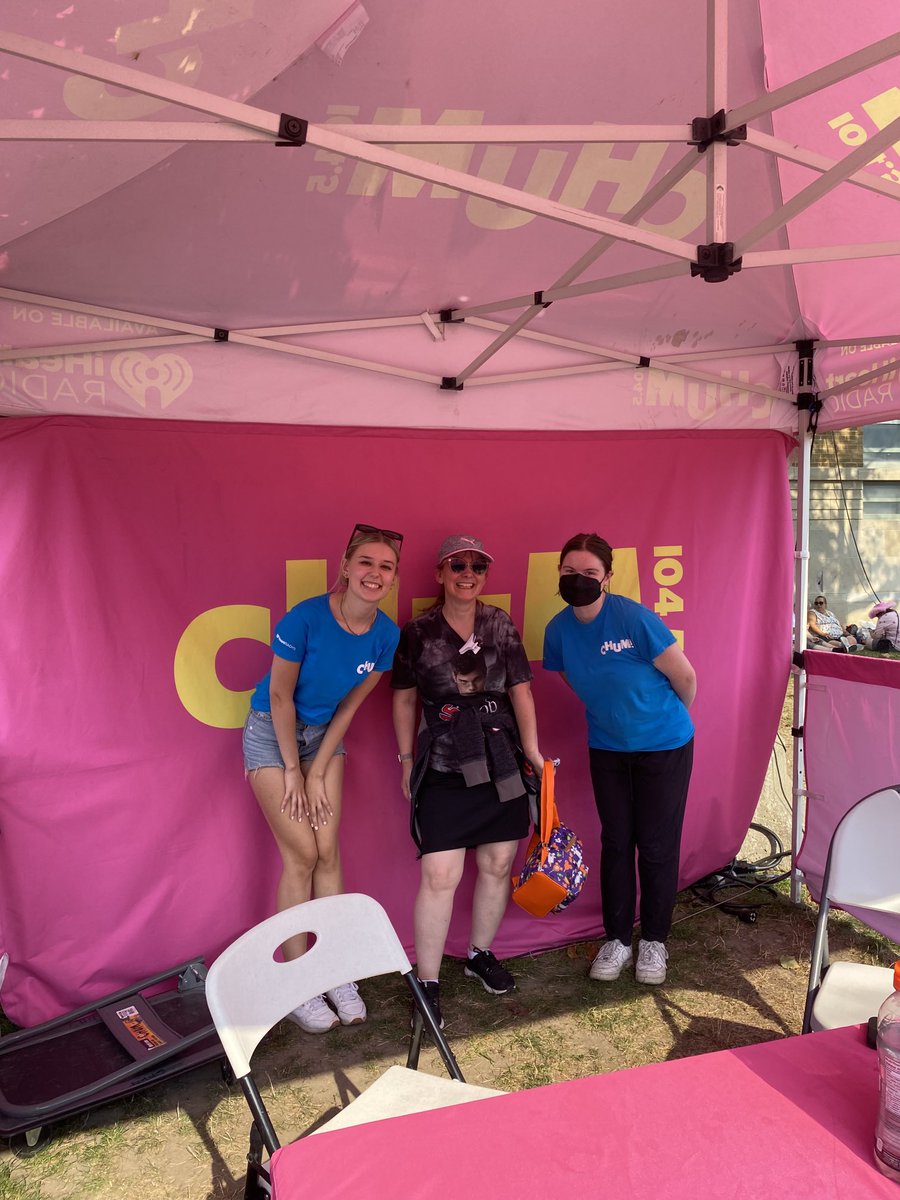 Rhon1788's tweet photo. Look who I found at the ⁦@LetsGoToTheEX⁩ we were listening to ⁦@RichieFavalaro⁩ ⁦@Chum1045⁩ https://t.co/UpBRScnrV3