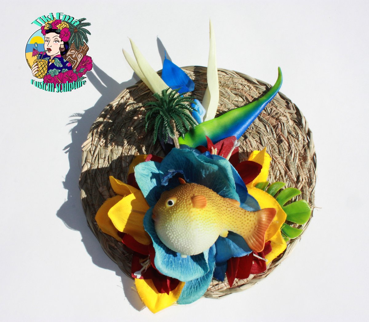 Here are some new items. 
Flowers and Bibi has medium size in raffia. 
Some are in combo with vintage bracelets, but you can buy them alone. tikiemaboutique.ca