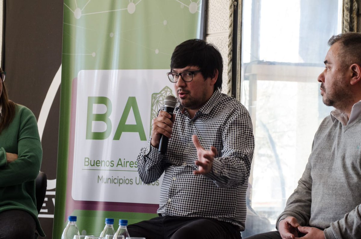 🟢Bloque 4 - Creatividad y Conocimiento   
VECINALISMO Y DESARROLLO LOCAL Y COMUNITARIO
Expusieron <a href="/CarlosA_Morelli/">Pelu</a> <a href="/LuchiStef/">Luciana Stefanelli</a> <a href="/galeiva73/">Gustavo Leiva</a>