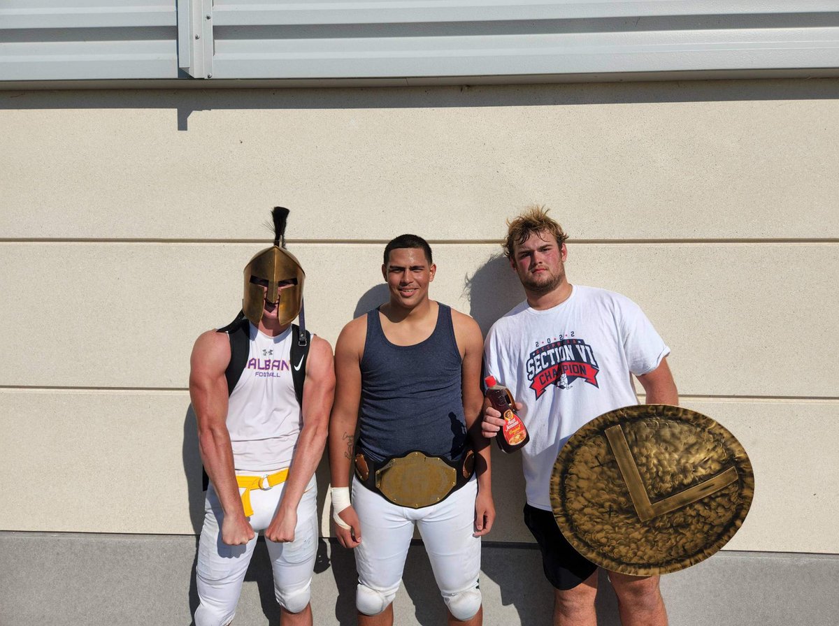 Good start to the season with North Varsity topping Naiagara Falls 43-14. Our offensive player with the week with 5 total touchdowns on the day Mitch Kelly. Our defensive heavy weight champion of the week Joe Conde, and our lineman of the week Big E, Ethan Stierheim.