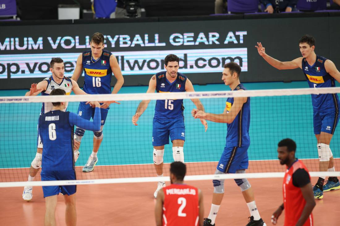 Federvolley's tweet photo. #MWCH2022 🏆
L'ITALIA🇮🇹 VOLA AI QUARTI DI FINALE!!!
#LaNazionale supera 3-1 (25-21, 21-25, 26-24, 25-18)   Cuba 🇨🇺

TANTI RT PER GLI AZZURRI 💙💙💙

📸La gallery: https://t.co/cfzO2B54ly 

@volleyballworld #ItaliaCuba https://t.co/94K5wdOQRT