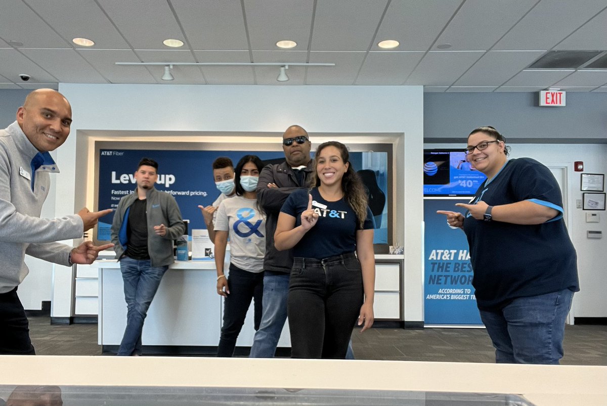 Lissette_rod1's tweet photo. Celebrating 🥳 @cassiexoxo88 for finishing #1 for @DilmaAZambrano Area at 155% for August 🎉🎉🥳🥳🎊🎊🎊 #Flocity @One_FLA @eniggemann @FloridacityKat @jrivasfla #ATTLife @theeastregion https://t.co/F4tNASQjow