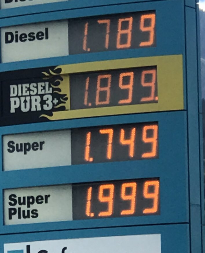 Tankstelle. Österreich. Vor ein paar Tagen. 
Das wirft eine Frage auf. Was ist in Deutschland los?