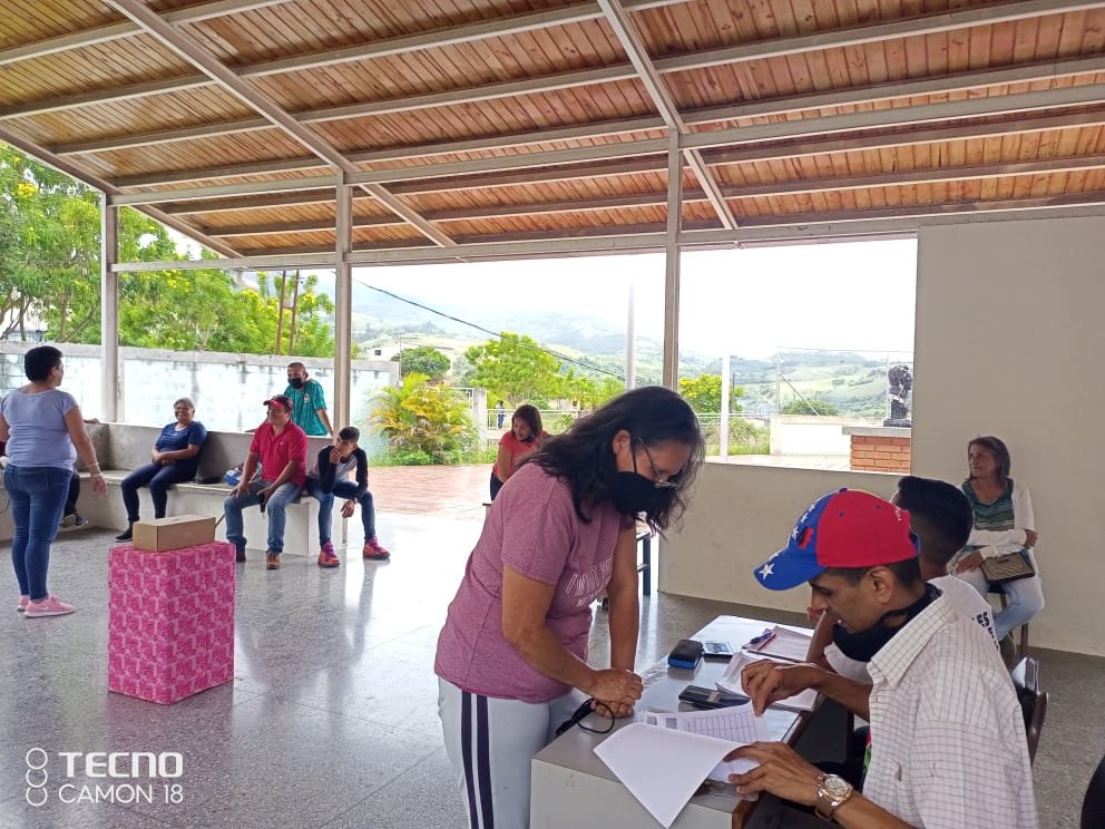 CAeb2020's tweet photo. Y así se desarrolla el proceso de Votación en las diferentes UBCH del Municipio AEB
#PSUVPorTodaVenezuela 
@Psuv_Lara_ 
@clapoficial1 https://t.co/hFh8CmGneM
