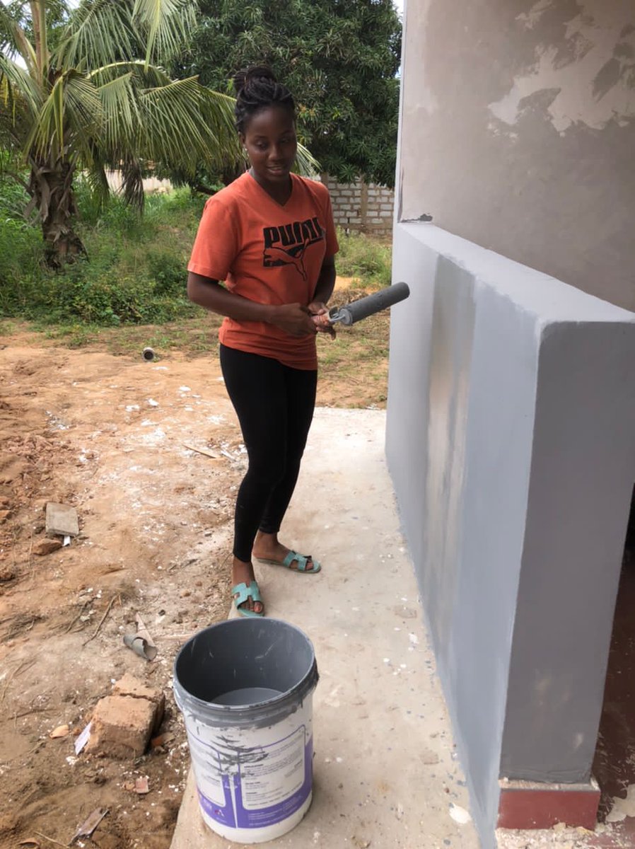 rocaccraeast's tweet photo. We love what we do and do what we love in #RCAE 😊
Today, our STAR CLUB MEMBERS AND GUESTS joined one of our Sponsoring Club - Rotary Club of Accra East in their painting and cleaning exercise at the Kokrobite Health Centre.... CONTINUE READING @: https://t.co/uGjMbvIywH https://t.co/WwEs4R6zLC
