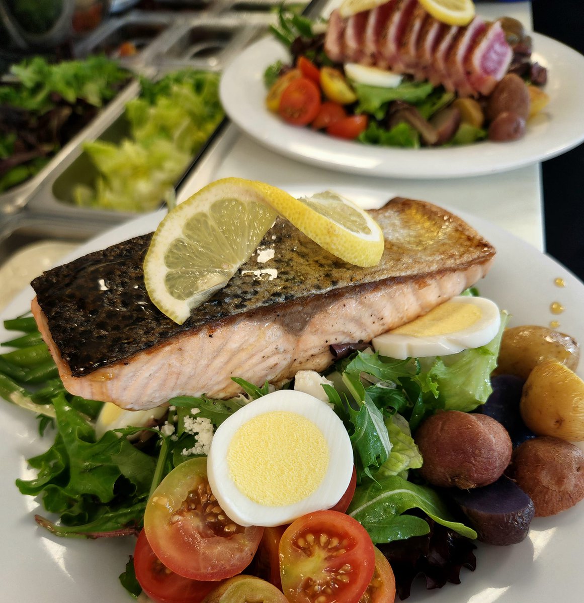 T2Traders's tweet photo. Our made to order Nicoise Salad! These happy customers topped it with our wild caught honey garlic salmon and tuna steak!

#sanibeldining #sanibelisland https://t.co/0WTxtrYaJS