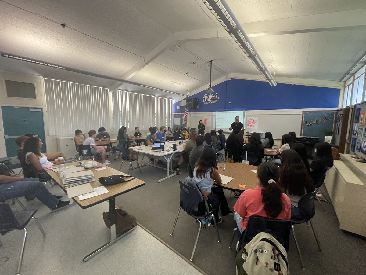 fusdmentor's tweet photo. Great Saturday Peer Mentor Training for our @imentorclub students from @bullardhigh and Edison high schools participating in the @fresnounified Peer Mentor Program . These students are eager to impact their peers! #mentoringmatters https://t.co/zwNYb1OhKI
