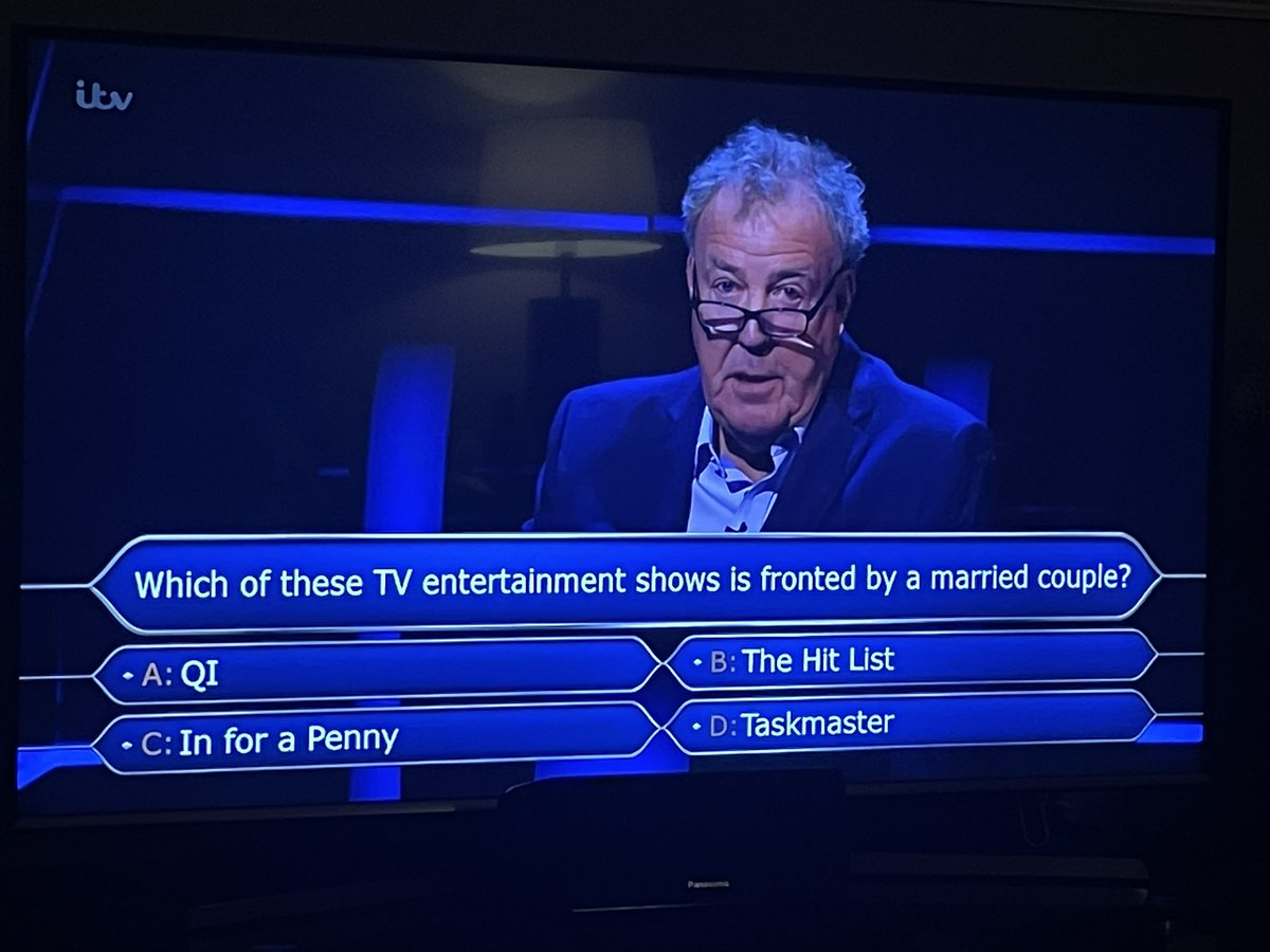 jGinge7's tweet photo. @AlexHorne did @gdavies finally say yes? @taskmaster 💍 https://t.co/aIp6gZVszy