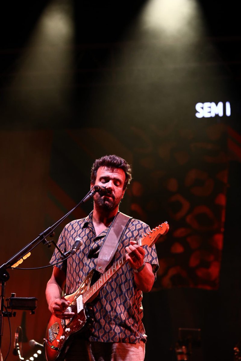 “Anda comigo ver o meu concerto ser interrompido de 5 em 5 minutos pela porra dos aviões”

— Miguel Araújo, Festival F, Faro, 2022

📝<a href="/MoceDumCabreste/">Dário Guerreiro</a>