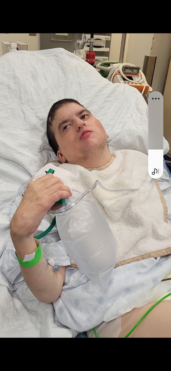 RobertrathierRR's tweet photo. Donc pas de problème ce matin retour a urgence ils avait rendez vous pour le bouton avise infirmière que ils n'a pas reçu médicament depuis hier pas grave non une demie heure après ils était rendue en salle de choc ils fait fait une crise épileptique majeur. https://t.co/WHOk7ev2Vh