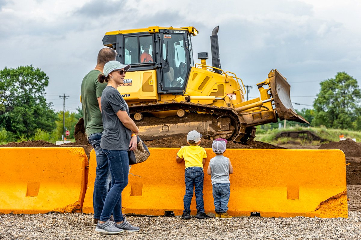 ExtremeSandbox's tweet photo. Next Heavy Metal Dine-In interactive construction experience: September 17th. Your whole family will love it! 👉 https://t.co/m0ikUQ8rDH
🚧Equipment Operation &amp; Tours
🍕Food Trucks
🍺On-Site Bar
🦺Chance to Operate Real Construction Equipment https://t.co/qb7ljly0cD