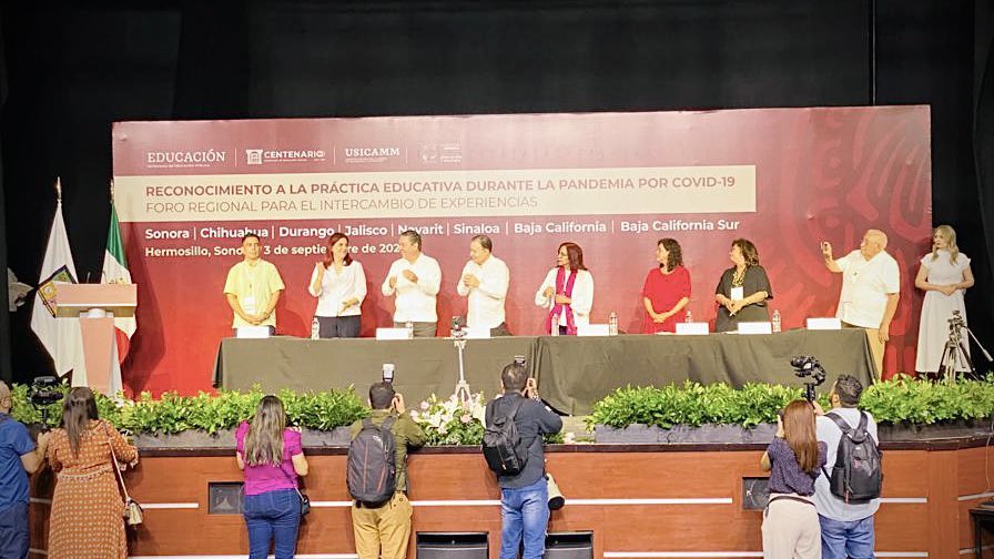 BettyCotaPonce's tweet photo. En calidad de presidenta de la comisión de Educación y Cultura del @CongresoSon, asistí al reconocimiento que se le hizo a la práctica educativa de las y los docentes durante la pandemia por COVID-19, con el "Foro Regional Para el Intercambio de Experiencias". https://t.co/IUjYhnXuUJ