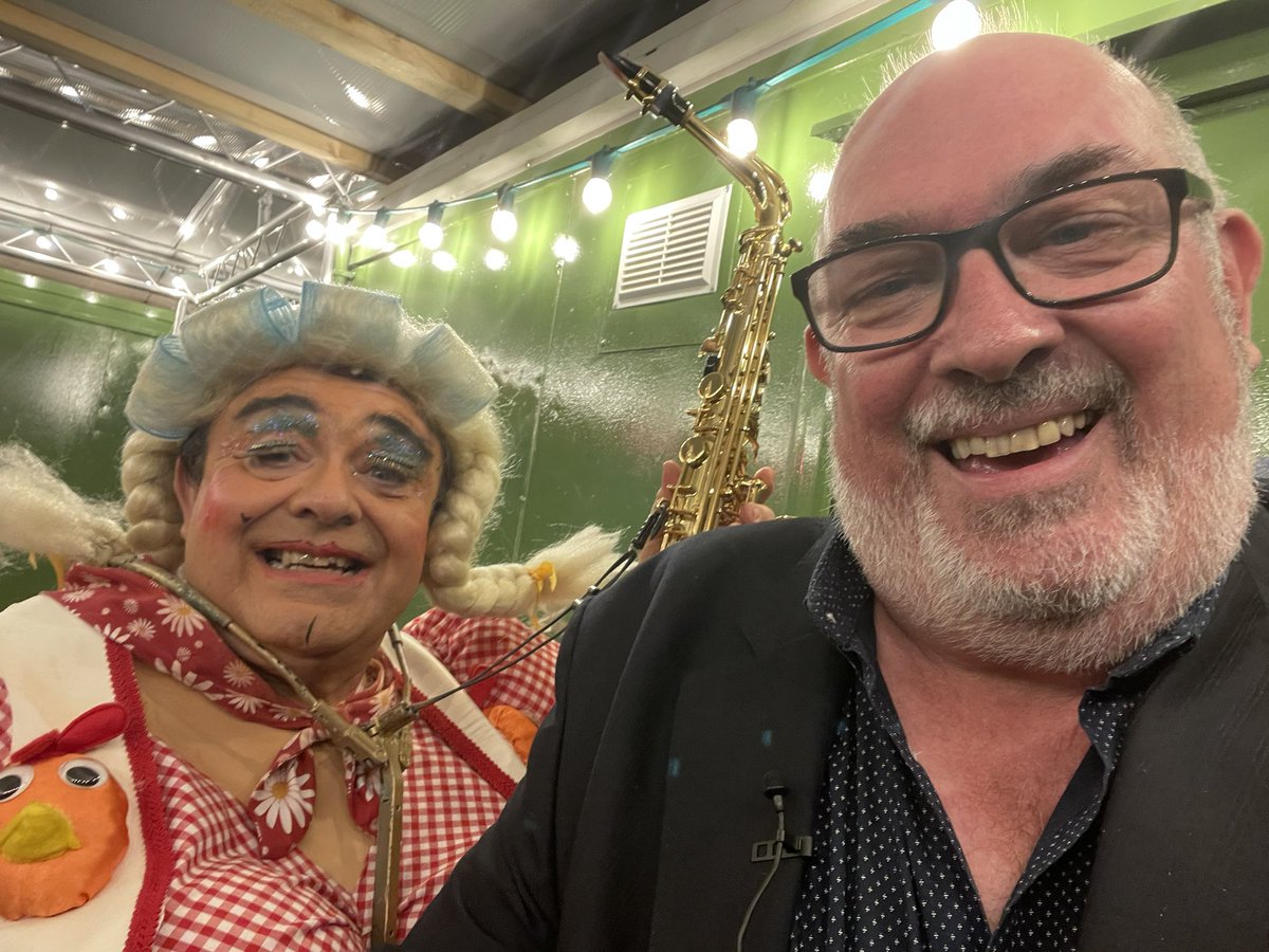 Ieu61's tweet photo. Am noson arbennig yn Theatr Clwyd heno. Great evening at @ClwydTweets  this evening. Such a joy to share a stage with my mate @phylipharries  (or should I say Dame Blodwen Big Breaths!) @AdlibCymru https://t.co/AJoVEWEYg4