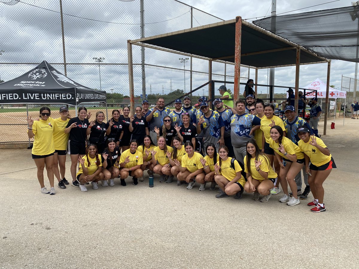 UIWSoftball's tweet photo. Spent the day cheering on and getting to know some awesome athletes! 🥎🏅

Thanks @SOTexas for letting us help out! We hope the athletes had just as much fun as we did! https://t.co/ytTnbzQZY3