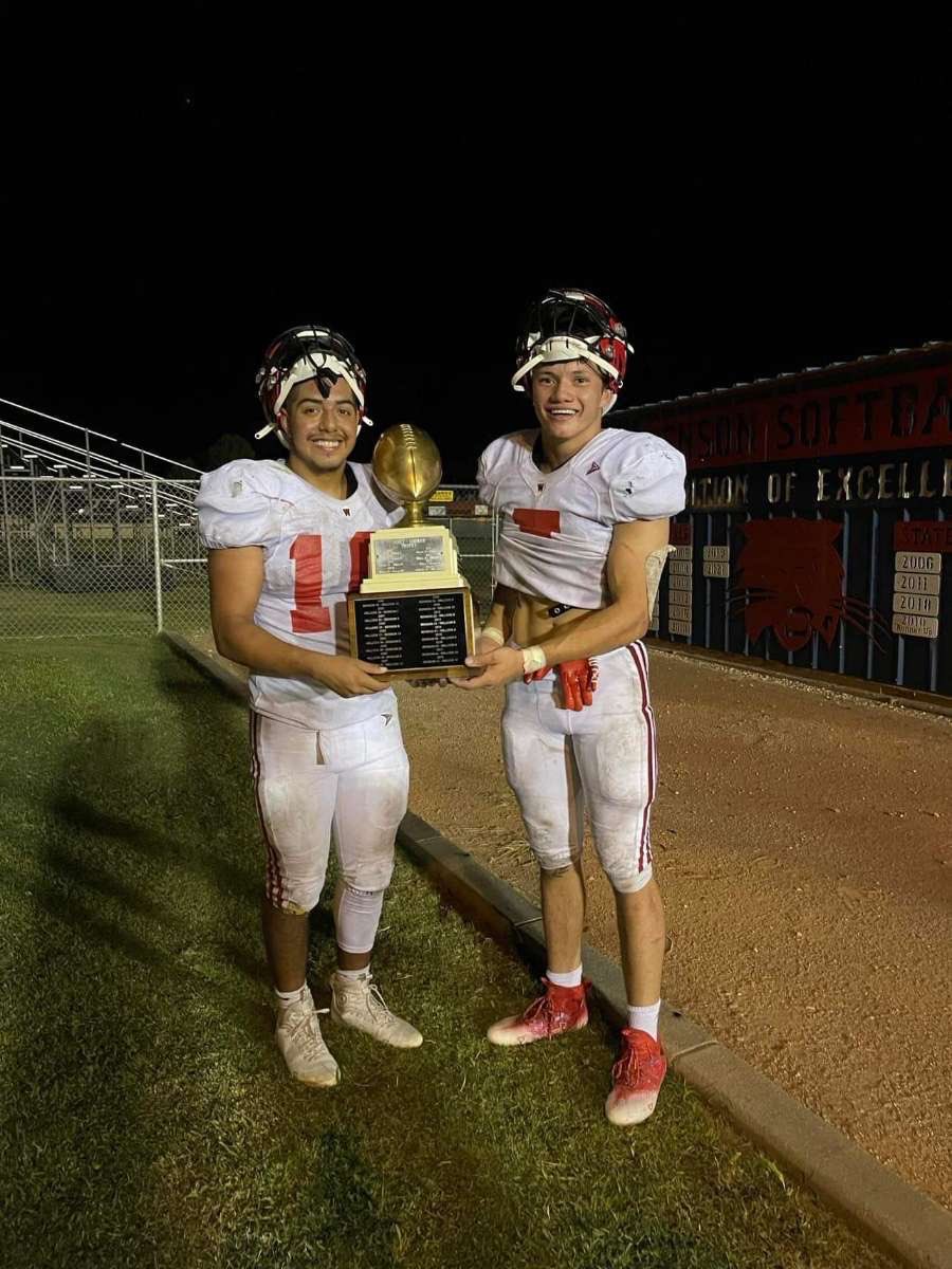 afuentes40's tweet photo. The Willcox Monsters had a night       #7 Ayden Fuentes…12 carries…….255 rushing yards ….4 TDs…9 tackles. #10 Cristian Pando….14 carries…183 rushing yards..4 TDs….1 punt return for td…9 tackles…. But all do you our amazing offensive line https://t.co/KSuWIOFclF