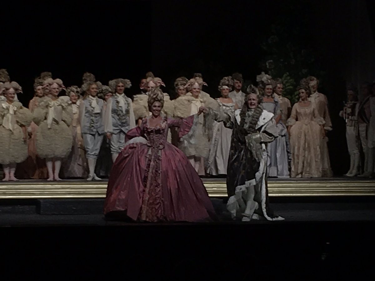 KarlHurb's tweet photo. Pink TL forward w #LotteDeBeer’s new era @Volksoper_Wien, but TL backward in @gloger_jan’s #DieDubarry abt 👩 emancipation from today 2 Louis XV. @KaiTietje 💉⚡️to #Mackeben-version. #AnnetteDasch rocked it w Prussian charm, #HaraldSchmidt talk host as 🤴@LucianKrasznec satin ♥️. https://t.co/eUoR1LVBpU