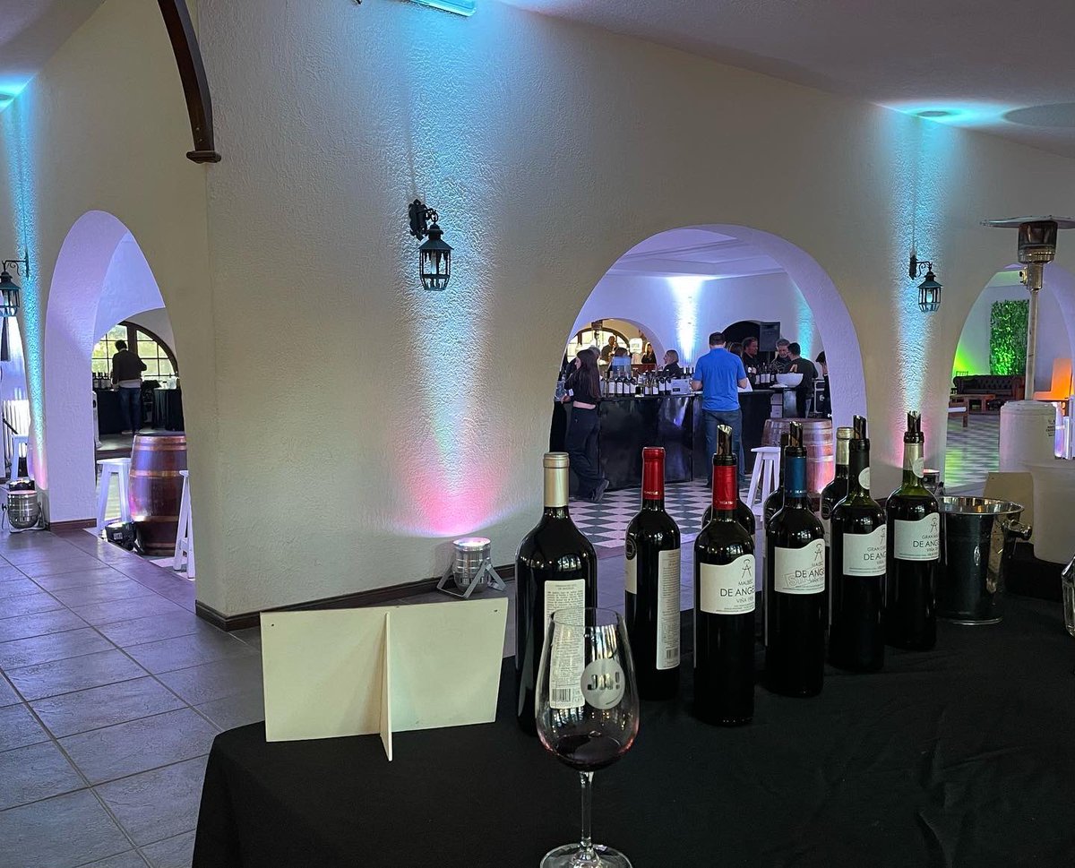 DeAngeles1924's tweet photo. 12nda Feria Coronel Suárez, felices siempre acompañando a @LoDeJoaquin 🍷🍷 https://t.co/mZTfKQ1F3O