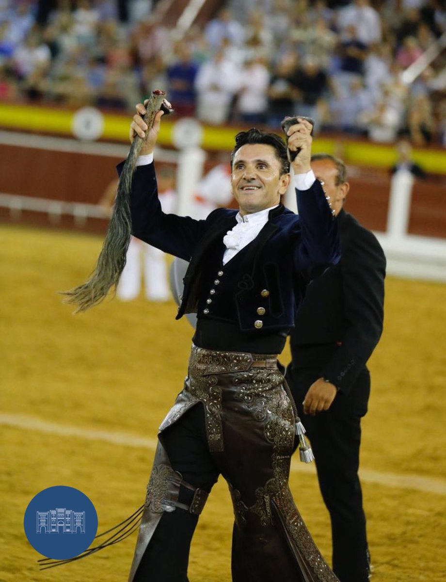 merida_toros's tweet photo. 📸 DOS OREJAS Y RABO para Diego Ventura en el 5️⃣ de la noche #Merida22
📆 3 de septiembre 🐂 Victorino Martín #ElToreoEterno
@InfoDVentura
@firma_arjona https://t.co/wMFC0rWWLW